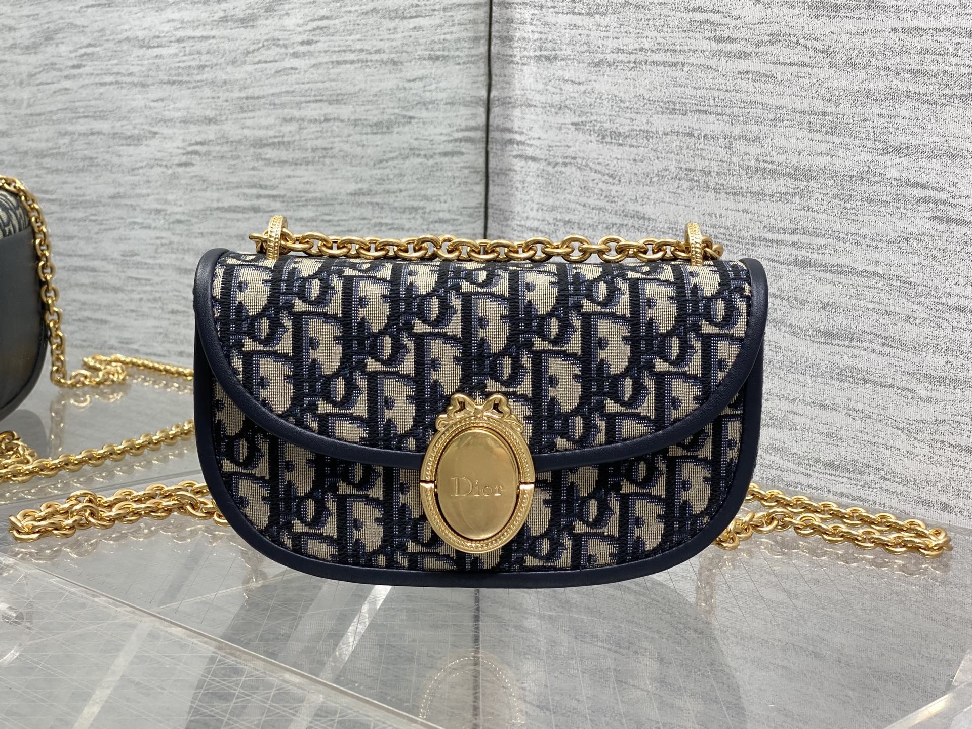 디올 메달리옹 플랩 체인 백 스몰 M3921QTZQ_M928 21*12*5.5cm
