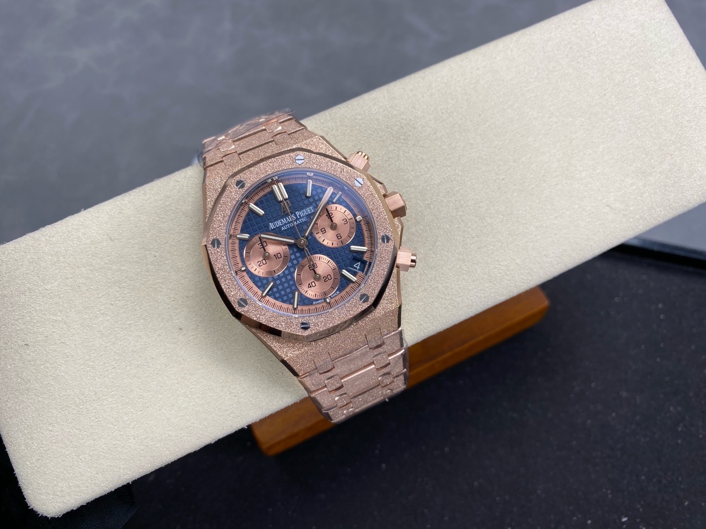 DDF l 41mm l 4401 무브먼트  l 오데마피게 로얄오크 26240 205g
