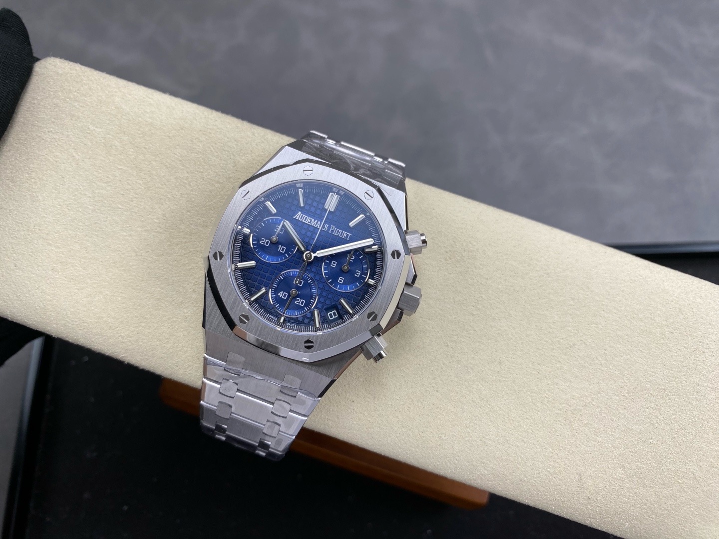 DDF l 41mm l 4401 무브먼트  l 오데마피게 로얄오크 26240 203g