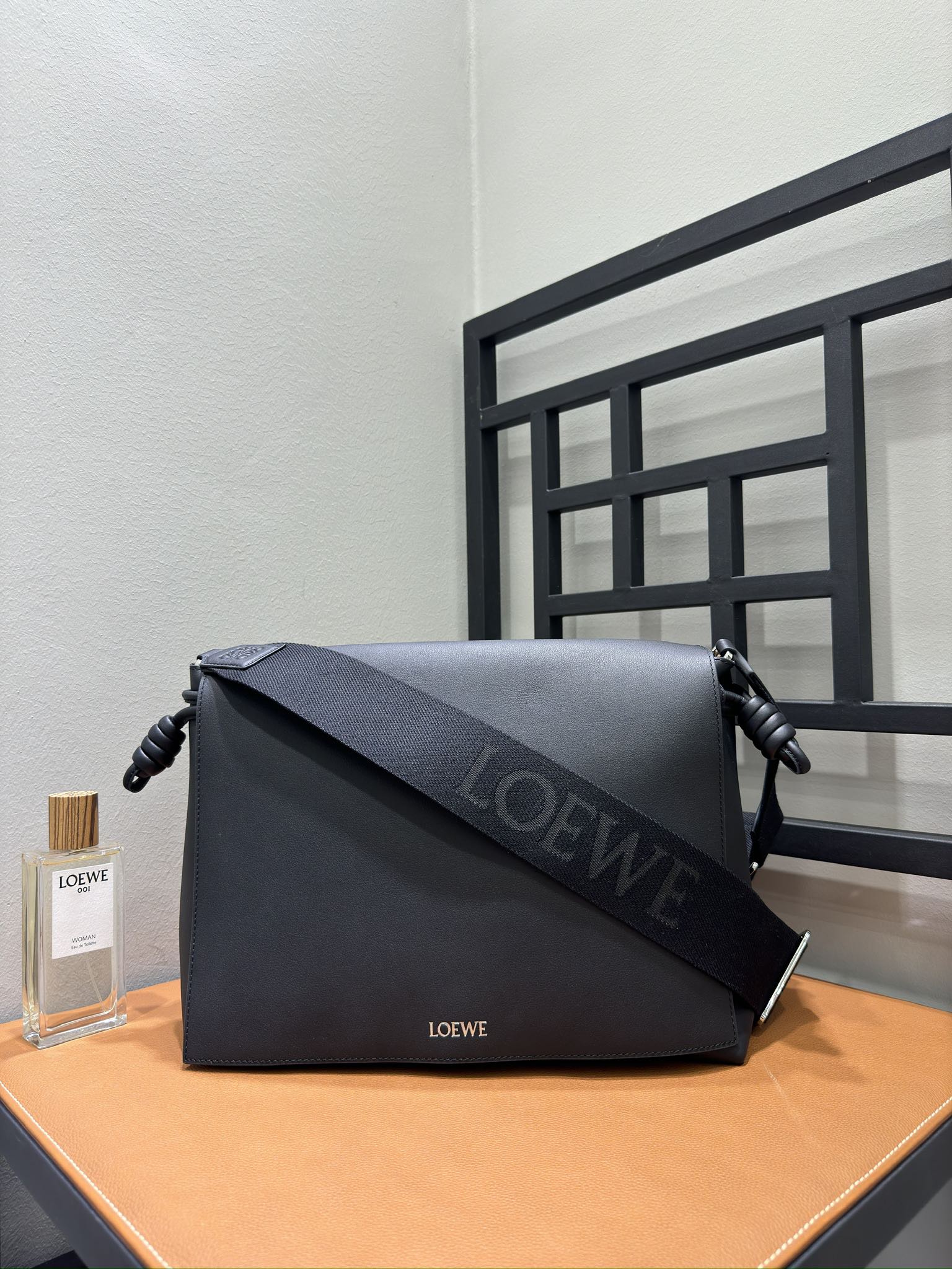 로에베 플라멩코 송아지 가죽 새첼 B411FSAX04 34*12*24cm