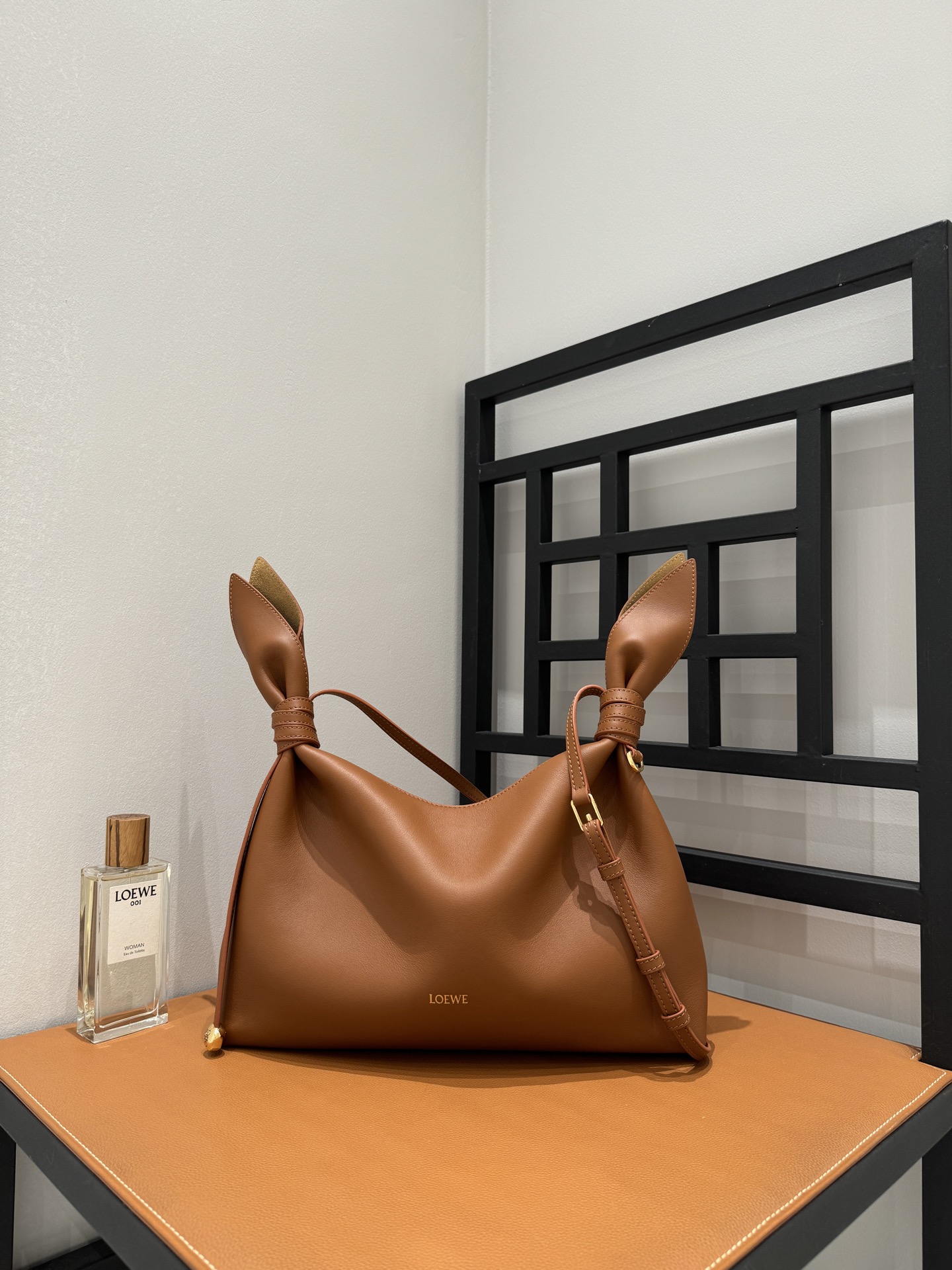 로에베   레더 스카프 숄더백  34*8.5*21cm
