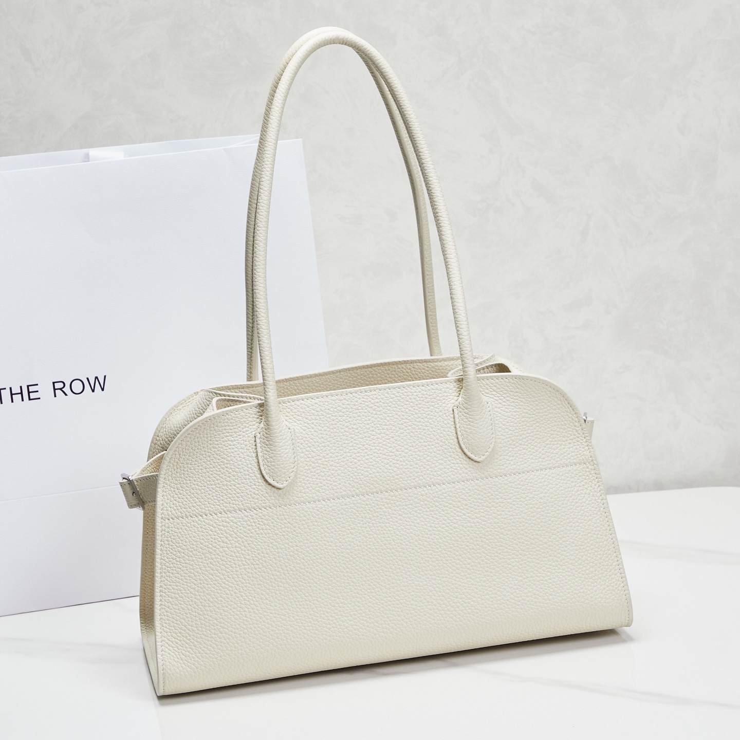 THE  ROW Margaux EW Shoulder 12  가죽 백  38x18x23cm