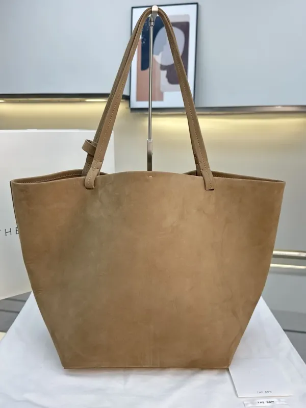 더 로우 Park Tote Three  48.25 x 24.75 x 29.85 cm