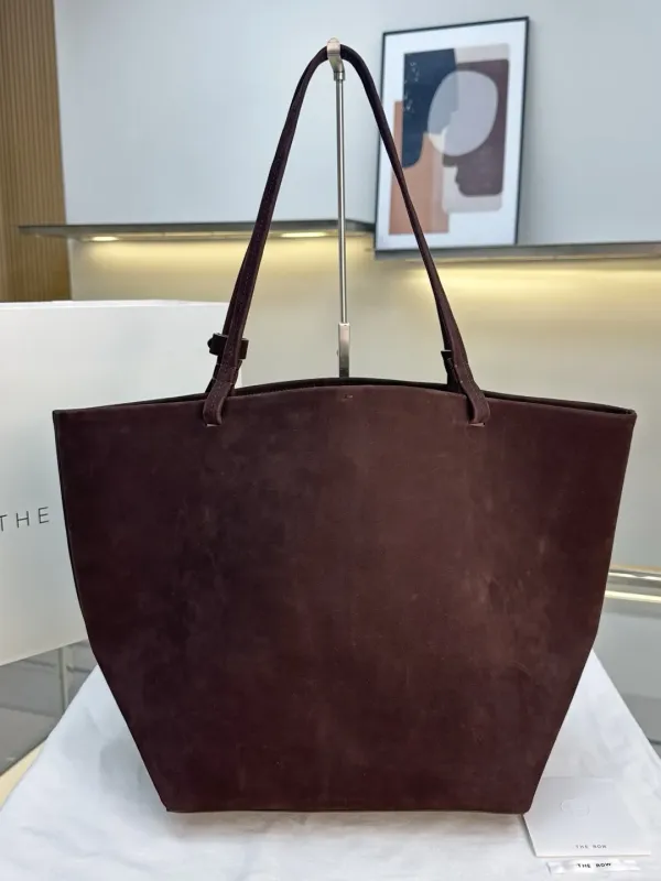 더 로우 Park Tote Three  48.25 x 24.75 x 29.85 cm