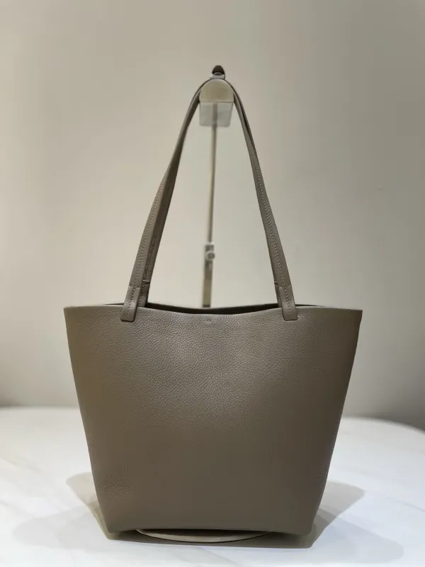 더 로우 Medium Park Tote35 x 22 x 15.2 cm
