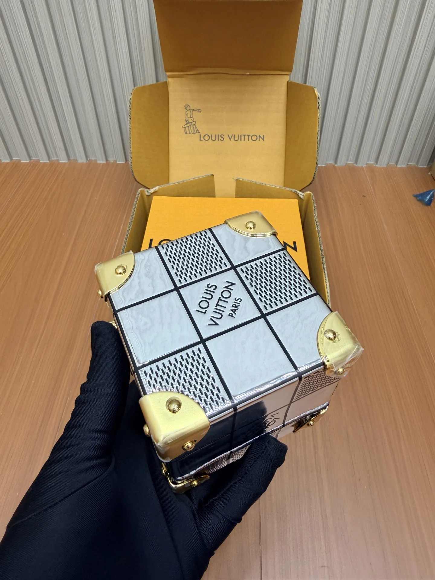 M29750 FW26 PREFALL 타일 트렁크 9x9x9cm